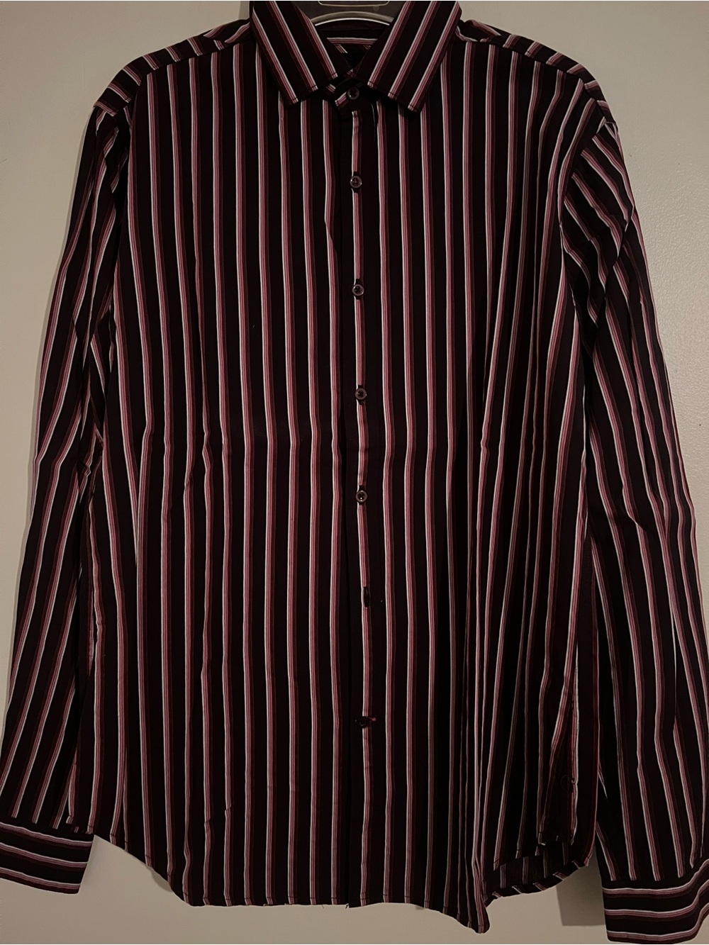 ⁠† GUESS Mens Black & Burgundy Striped